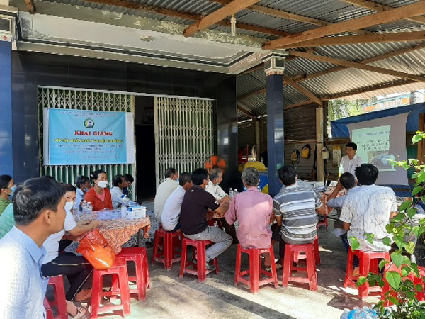 Tổ chức lớp tập huấn tại hiện trường hướng dẫn các phương pháp ủ, sử dụng phân chuồng và phụ phẩm trong nông nghiệp