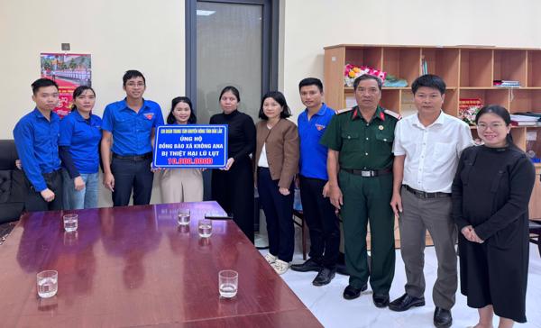 Chi đoàn Trung tâm Khuyến nông chung tay hướng về đồng bào vùng lũ