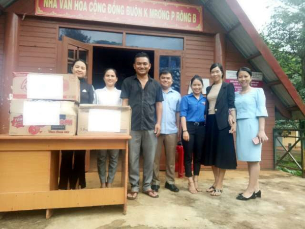 Trung tâm Khuyến nông – Giống cây trồng, vật nuôi và Thủy sản thăm và tặng quà trung thu tại buôn kết nghĩa