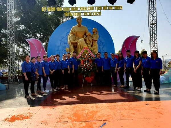 SÔI NỔI HOẠT ĐỘNG ĐOÀN NHÂN DỊP KỶ NIỆM 130 NĂM NGÀY SINH CHỦ TỊCH HỒ CHÍ MINH